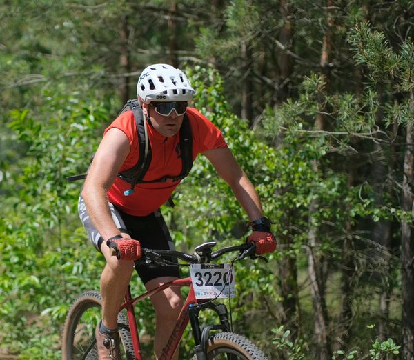 What are the most effective ways for UK basketball players to track and analyze their performance improvements?