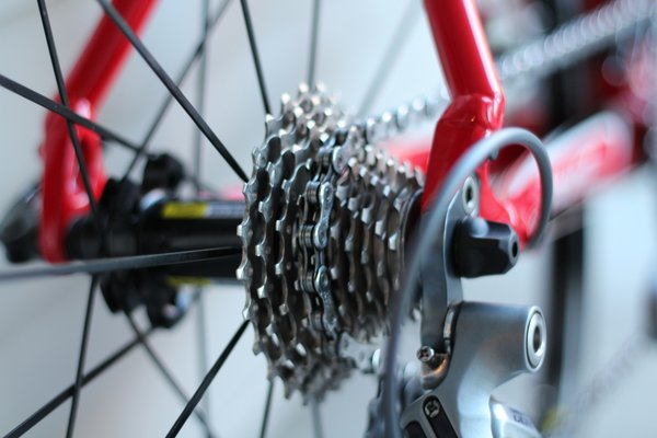 How to install and maintain a chain oiler on a sport bike for UK roads?